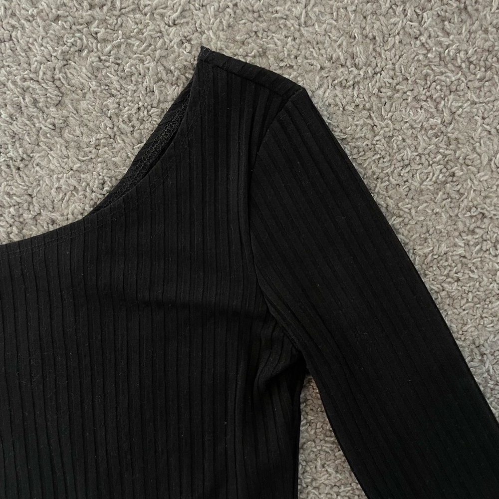 NWT Ribbed One-Shoulder Crop Top - Picture 7 of 9